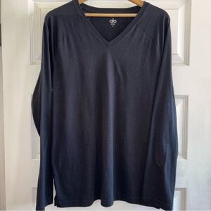 Alo Shirt Mens Medium Black Long Sleeve V Neck Yoga Activewear Made in USA Top